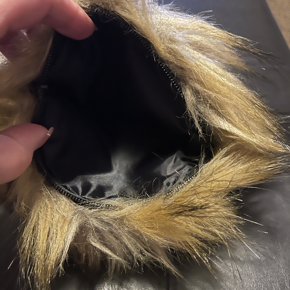 Faux fur little purse with keychain - Picture 2 of 2